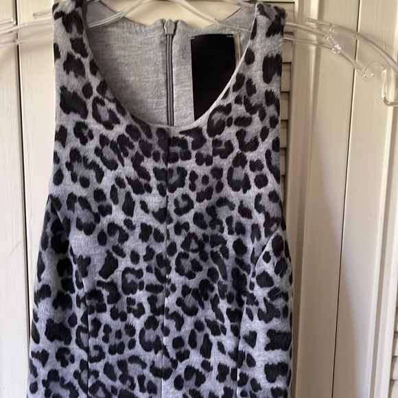 Heather Snow Leopard Dress - Picture 2 of 4